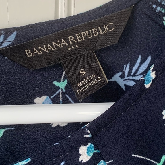 Banana Republic (Small) Round Neck, Belled Short Sleeves; Navy Blue w/flowers - Picture 3 of 6